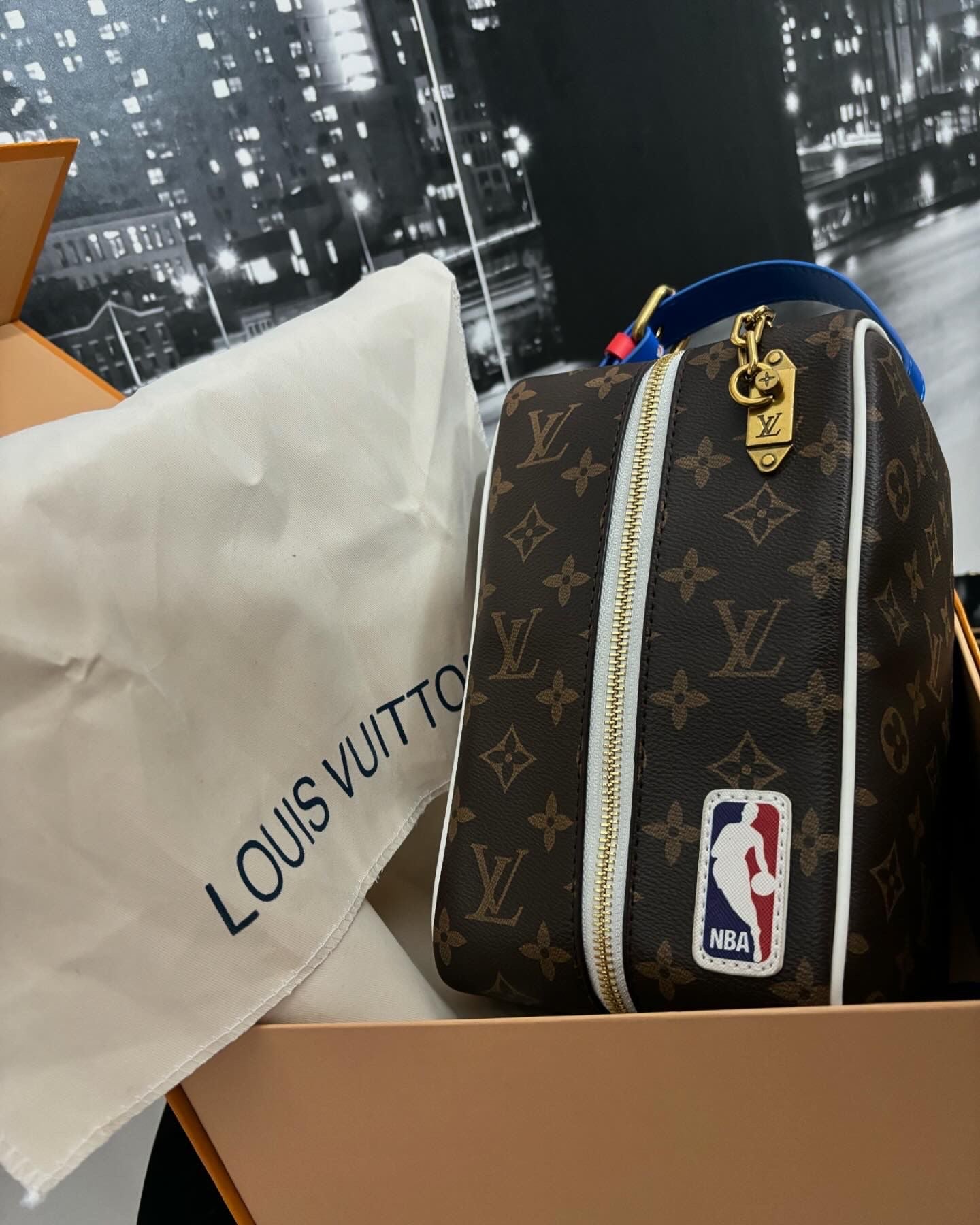 Borsello Louis Vuitton X NBA Cloakroom Dopp kit monogram